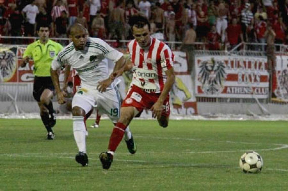 Imagen CON LA CAMISETA del Olympiakos Volos de la Segunda división griega. Van punteros en el campeonato.
