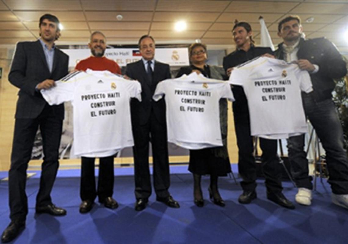 Imagen PROYECTO HAITI. Raúl, Sergio Ramos y Casillas en la presentación de "Construir el futuro" (AFP).