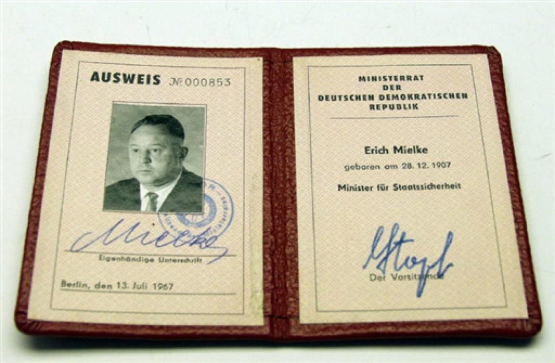Imagen EL DOCUMENTO de Erich Mielke, uno de los hombres más temidos de la RDA. Falleció en Berlín, el 21 de mayo de 2000, a los 92 años.