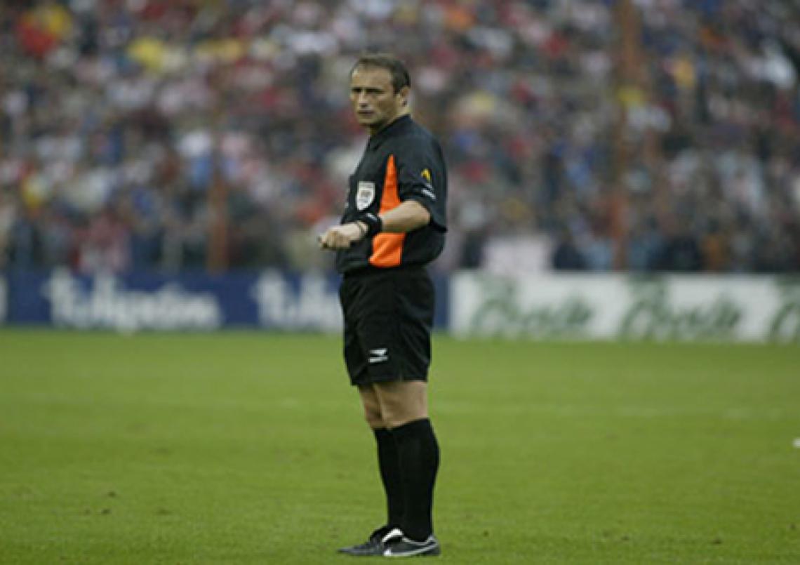Imagen MERECIDO. A los 44 años el mejor árbitro del fútbol argentino dirigirá en Sudáfrica.