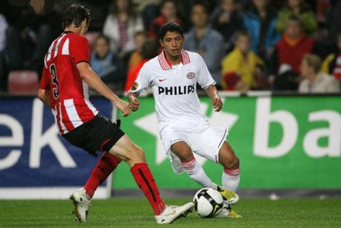 Imagen EN EL PSV pudo jugar y demostrar su habilidad hasta que su rodilla dijo basta.