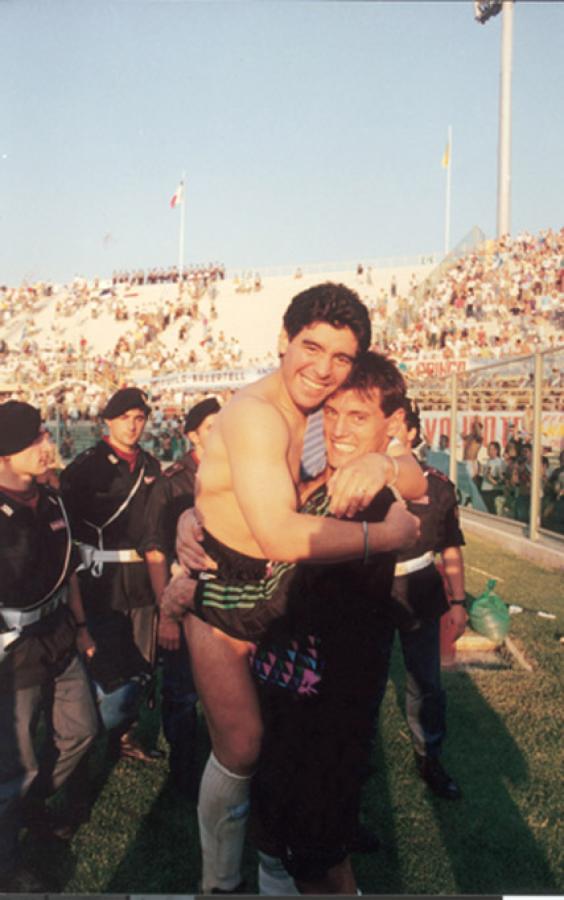 Imagen  FESTEJO con el Diego, luego de los penales con Yugoslavia en el Mudial del 90.