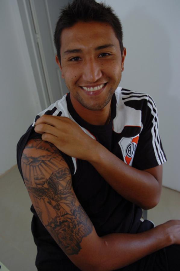 Imagen INDIO PINTADO EN LA PIEL. El arquero de River cuenta que sólo tiene 3 tatuajes. Este es una síntesis del Apocalipsis.