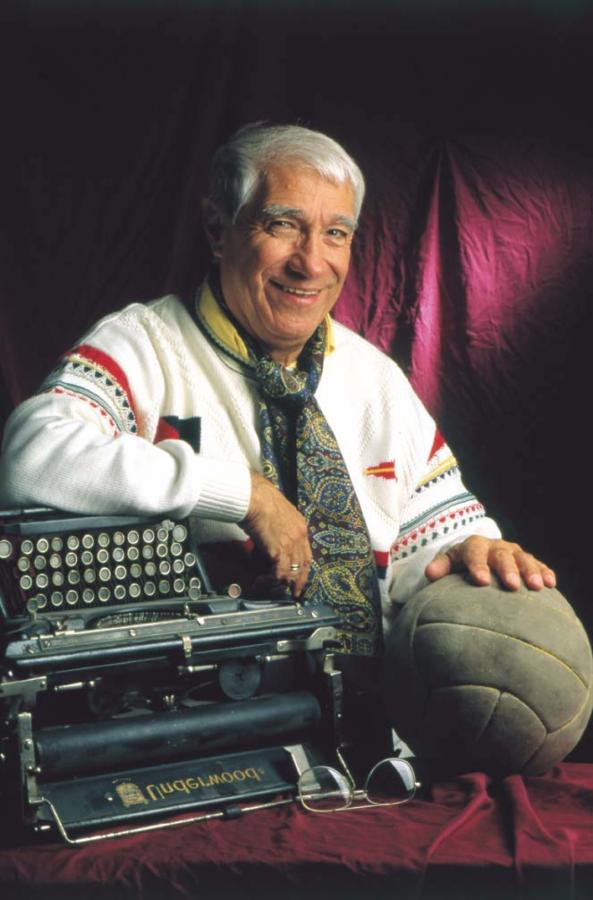 Imagen CUANDO escribió su libro, en 1996, con vestuario de época.