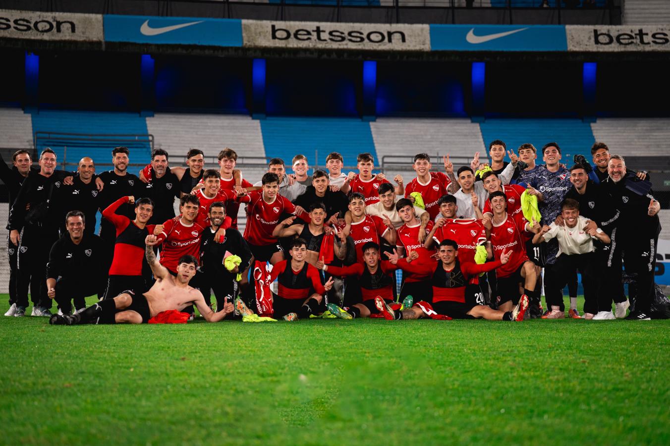 Imagen de Impacto rojo en el Cilindro: Independiente se quedó con un clásico inolvidable en Reserva