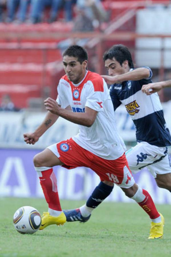Imagen EL GOLEADOR del campeón. Con 9 tantos, Chuco Sosa fue el máximo artillero del Bicho.