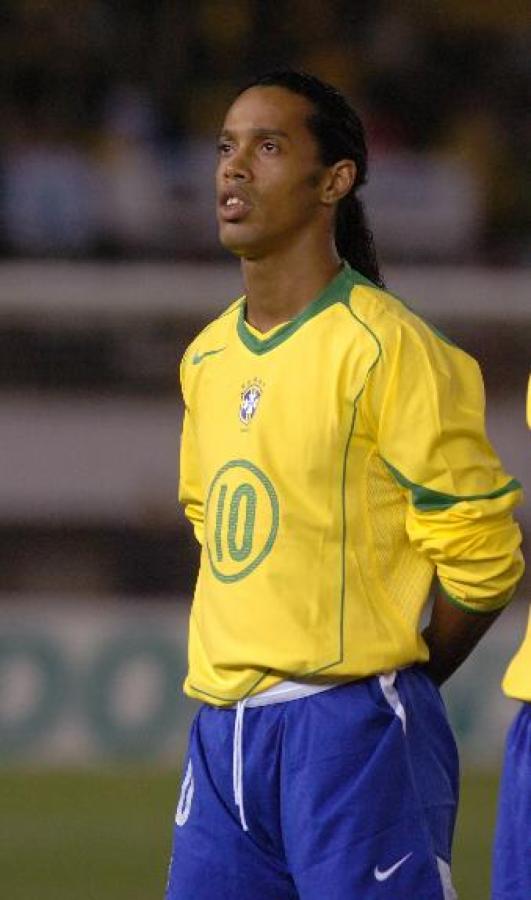 Imagen SCOLARI NO DUDA: tiene que estar Ronaldinho. El DT - juntos fueron campeones en 2002- lo incluyó en la primera lista de convocados de su segundo ciclo, que comenzó este año. Quiere jugar la Copa Confederaciones y el Mundial. 