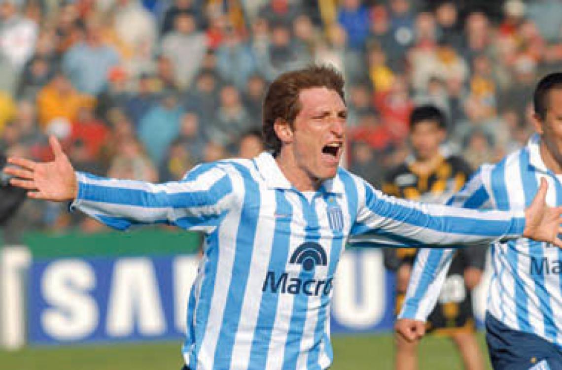 Imagen GRITALO FACUNDO. En primera marcó 109 goles. Hizo su debut con Ferro ante Huracán. También pasó por Inglaterra y España.
