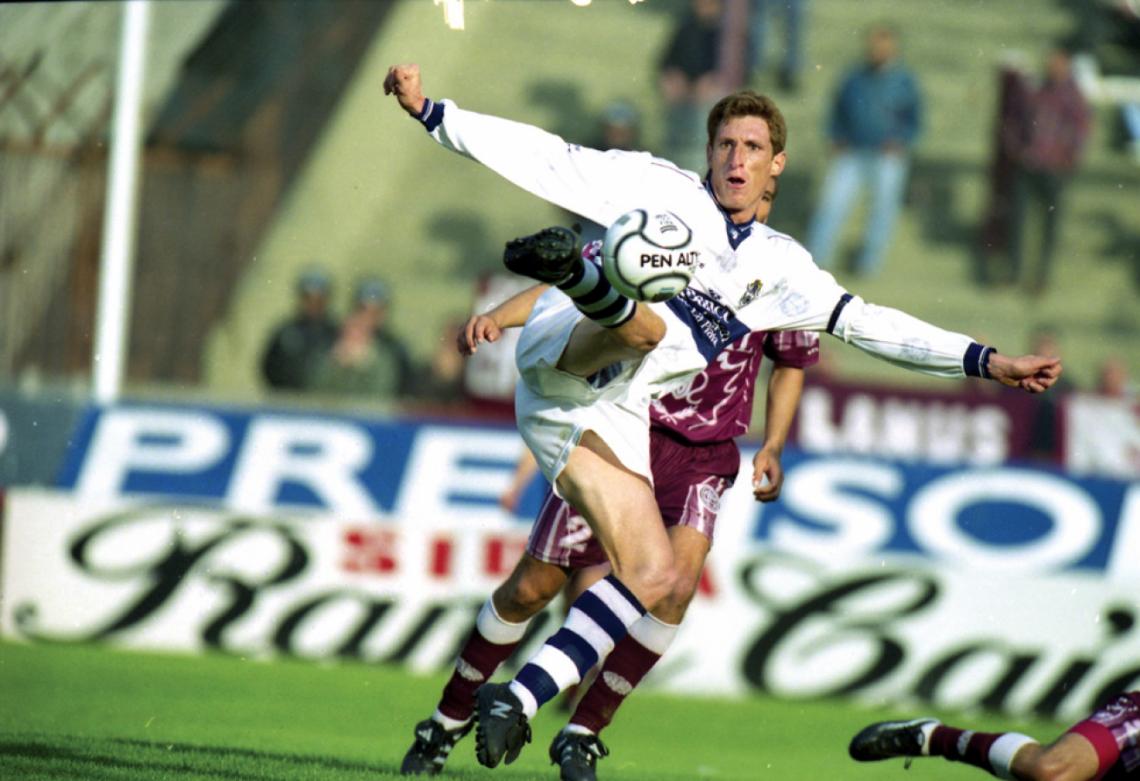 Imagen LOBO ESTA. En La Plata, hizo goles de todos los colores con la camiseta de Gimnasia.