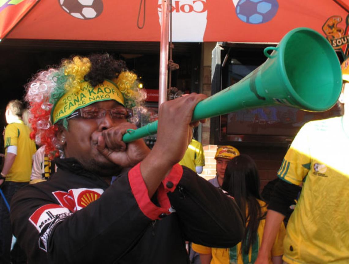 Imagen BUUUUUUUUUUUUUUUUUU. Mejor vuvuzela en mano que cien sonando (Alejandro Del Bosco)