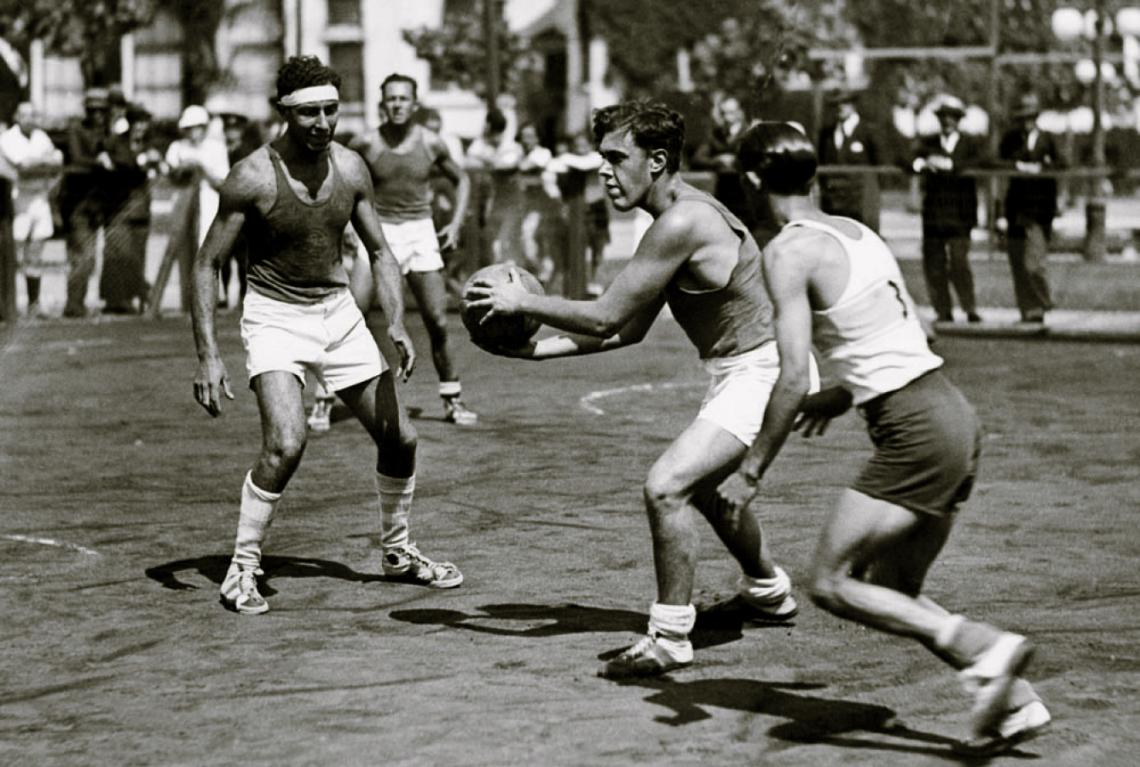 Imagen AHORA TODOS hablamos de Ginóbili y de Scola pero el básquet siempre fue un deporte visto.