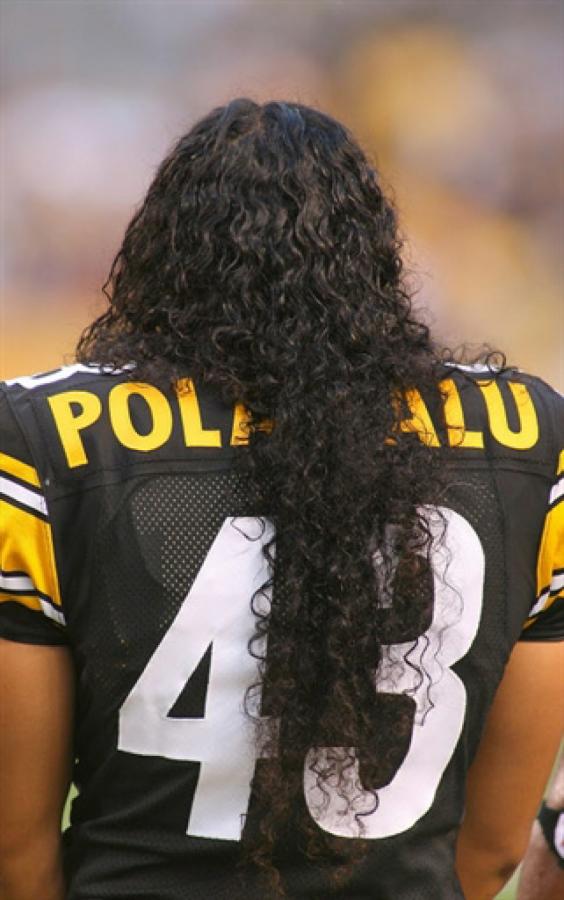 Imagen EL NOMBRE del jugador número 43 de los Pittsburgh Steelers a veces no se puede leer muy bien por sus propios pelos.