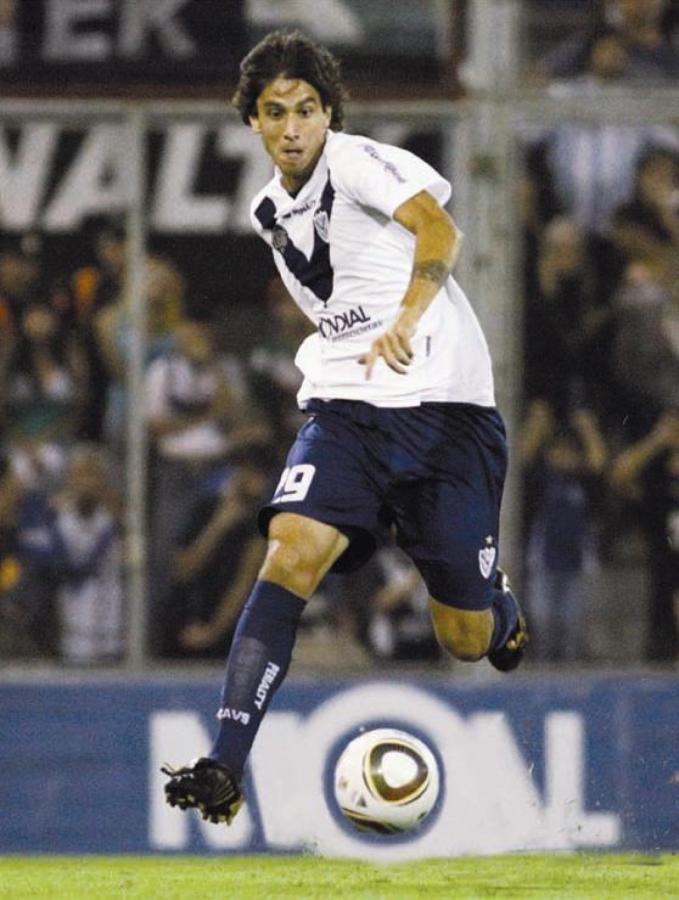 Imagen Una de las figuras del Vélez campeón del Clausura. A los 23 años, y en su mejor momento, el Inter lo compró por 12 millones de euros.