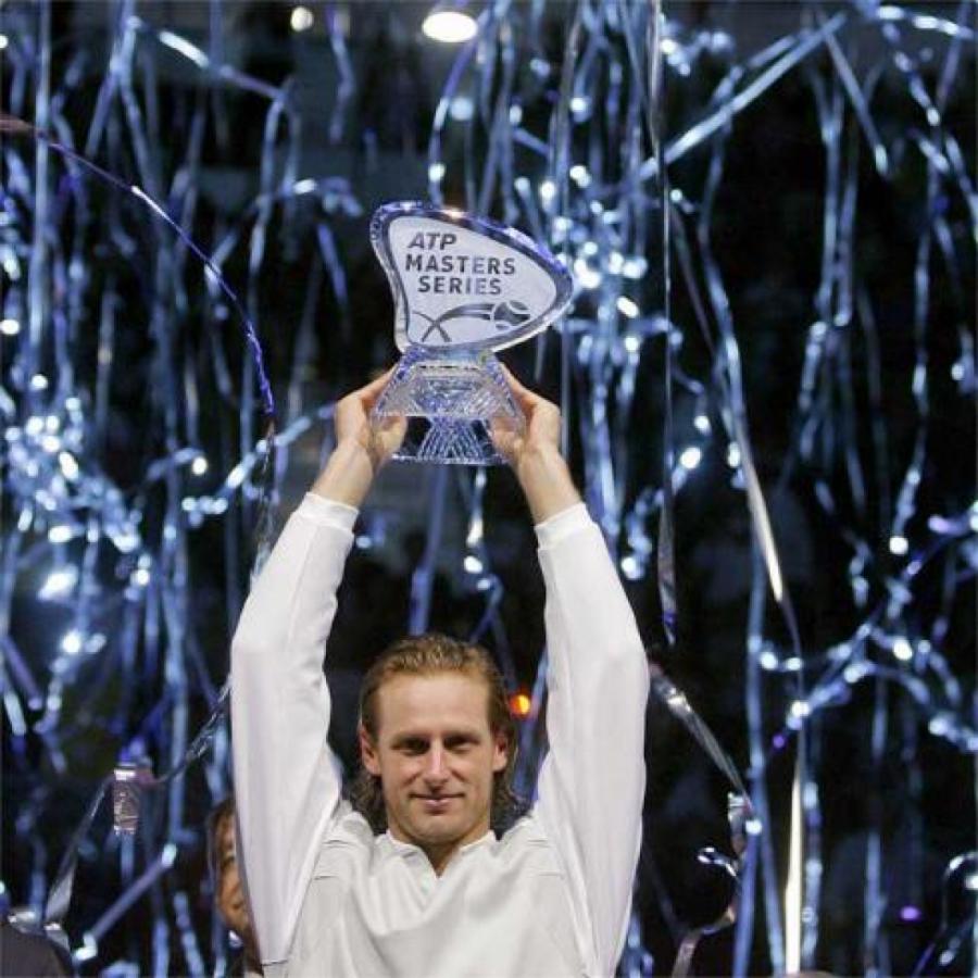 Imagen CORONADO DE GLORIA. Nalbandian levantó dos sets y venció en cinco a Federer con 207 a 179 en puntos totales.