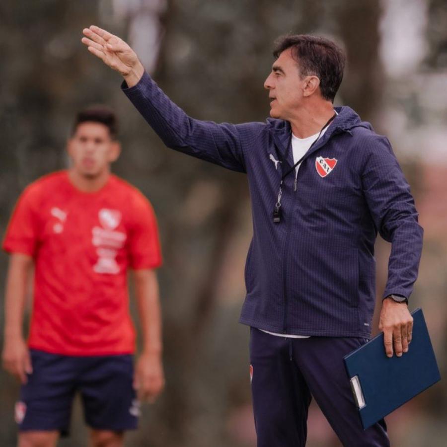 Imagen Quinteros está planificando el 2026 de Independiente con Fernández Cedrés como su volante central.