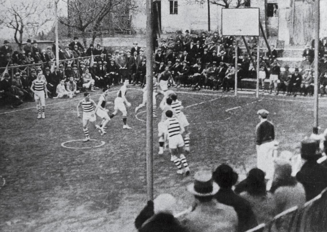 EPOCAS. Primer partido del primer Campeonato Argentino en 1928: Santa Fe, Córdoba 17.
