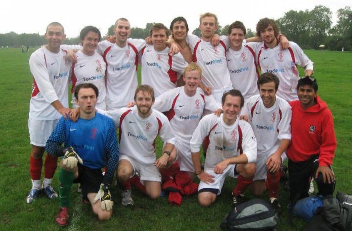 Imagen EL GLOBO LONDINENSE, en su primera temporada, logró el ascenso a la tercera división de la Southern Sunday League.