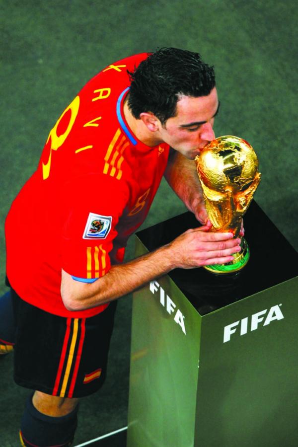 CAMPEON. En Sudáfrica 2010 entró en la historia grande del fútbol español al ganar para la Furia la primera Copa del Mundo, a la que besó como si fuera una novia.