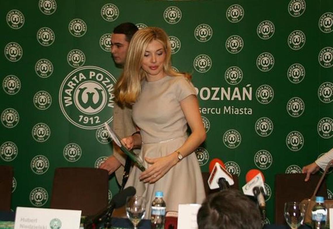 Imagen BELLEZA en la conferencia de prensa. La presidenta Izabela prometió "orden y disciplina" para su club.