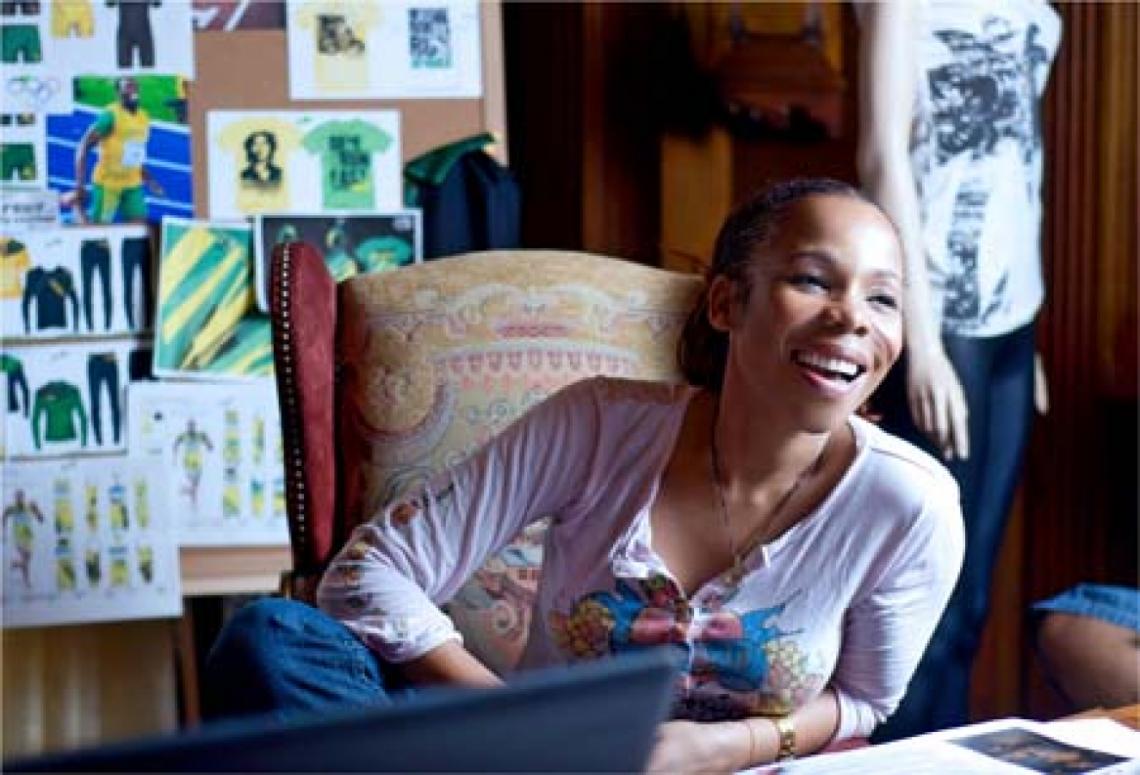 Imagen CEDELLA, hija de Bob Marley y diseñadora de modas, será la creativa de la línea de indumentaria del equipo de atletismo de Jamaica.