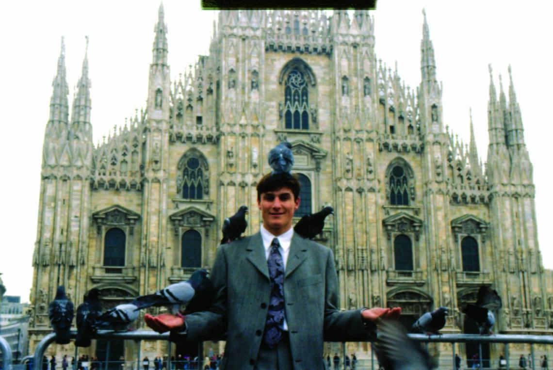 Imagen FOTO MUY turística, apenas llegado a Milán, con el Duomo y las palomas. Hoy, sería imposible.