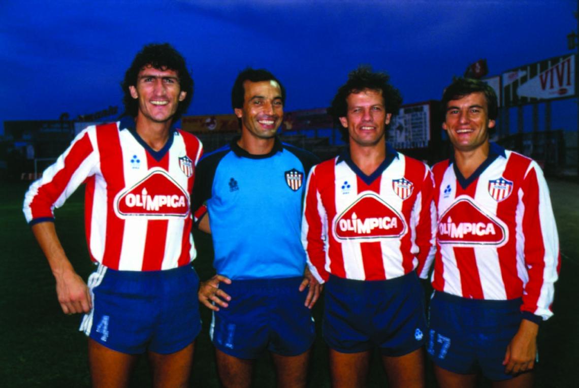 Imagen CUATRO argentinos en el Junior de Barranquilla: Edgardo Bauza, Oscar Quiroga, Ischia y Roberto Gasparini.