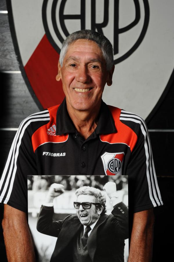 Imagen PEDRO GONZÁLEZ, wing derecho. Tres títulos en San Lorenzo y siete en River (1975-1981). Con La Banda: 267 partidos y 44 goles. Mira juveniles por todo el país.
