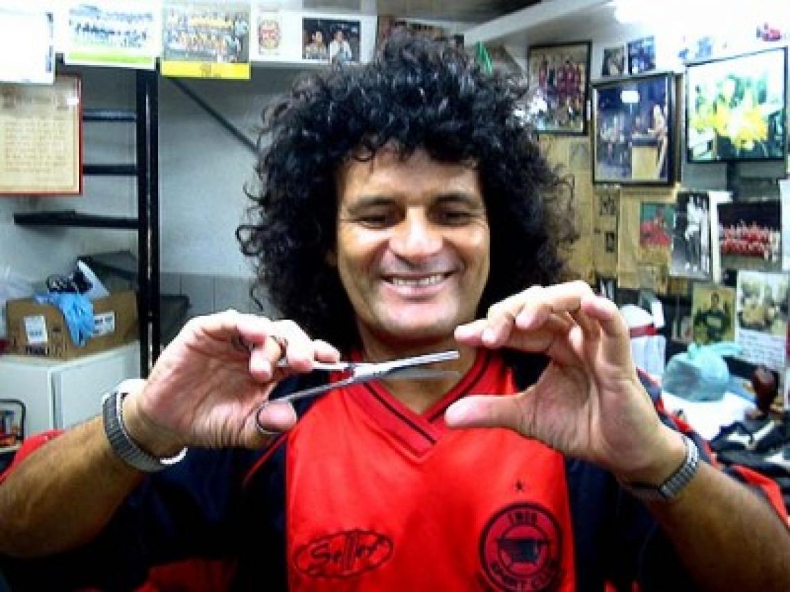 Imagen MAURO SHAMPOO. El peluquero goleador. Metió uno en 10 años.