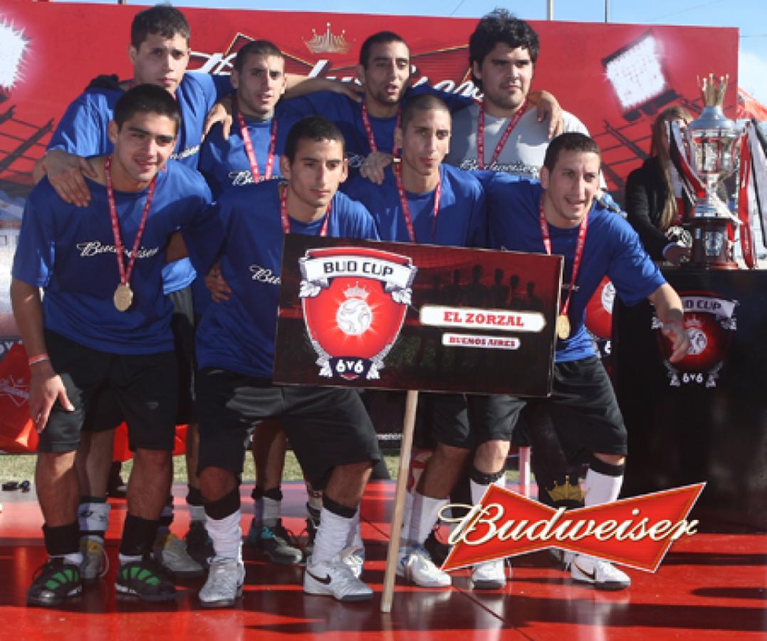 Imagen Los chicos de El Zorzal, el equipo ganador de la Copa Budweiser.