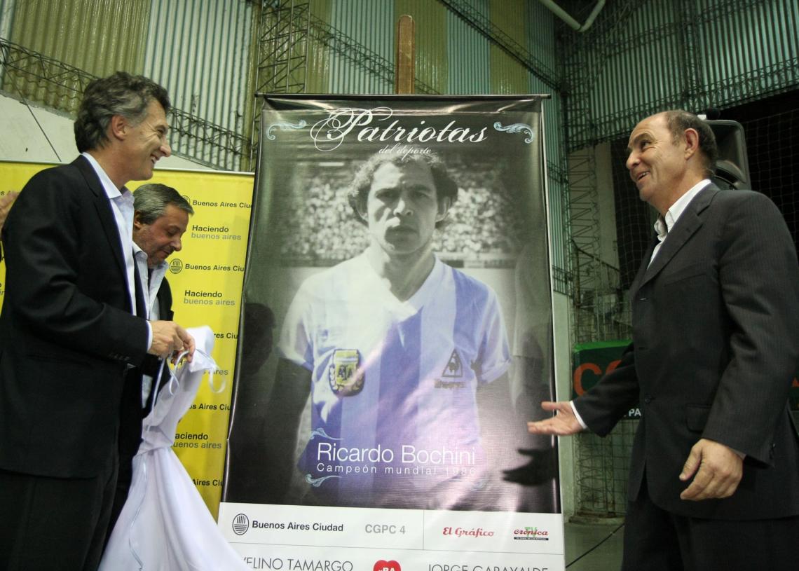 RICARDO BOCHINI y su gigantografía, junto al Jefe de Gobierno Mauricio Macri.