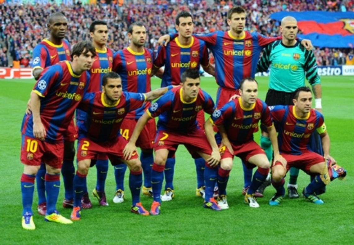 LOS ONCE QUE ganaron la Champions 2011. Arriba: Abidal, Pedro, Mascherano, Sergio Busquets, Piqué y Valdés. Abajo: Messi, Dani Alves, Villa, Iniesta y Xavi.