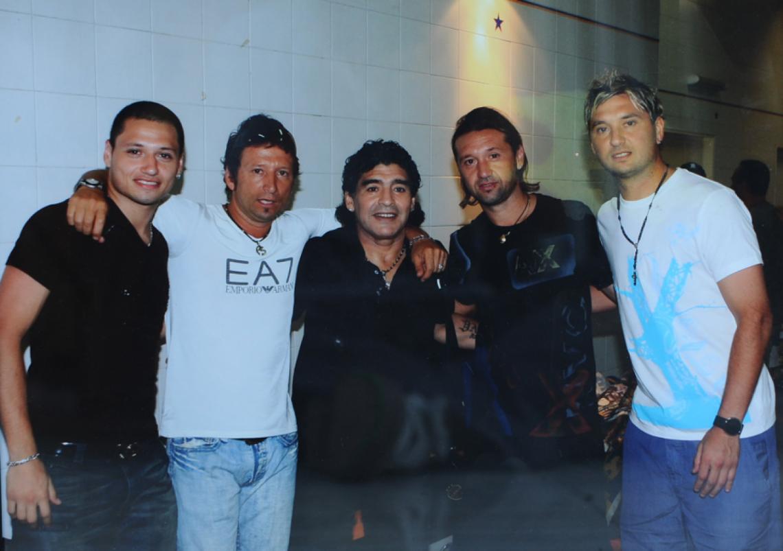Imagen LOS ZÁRATE sean unidos: Mauro, Sergio, Ariel y Roly, con Maradona, por la fundación Pupi.