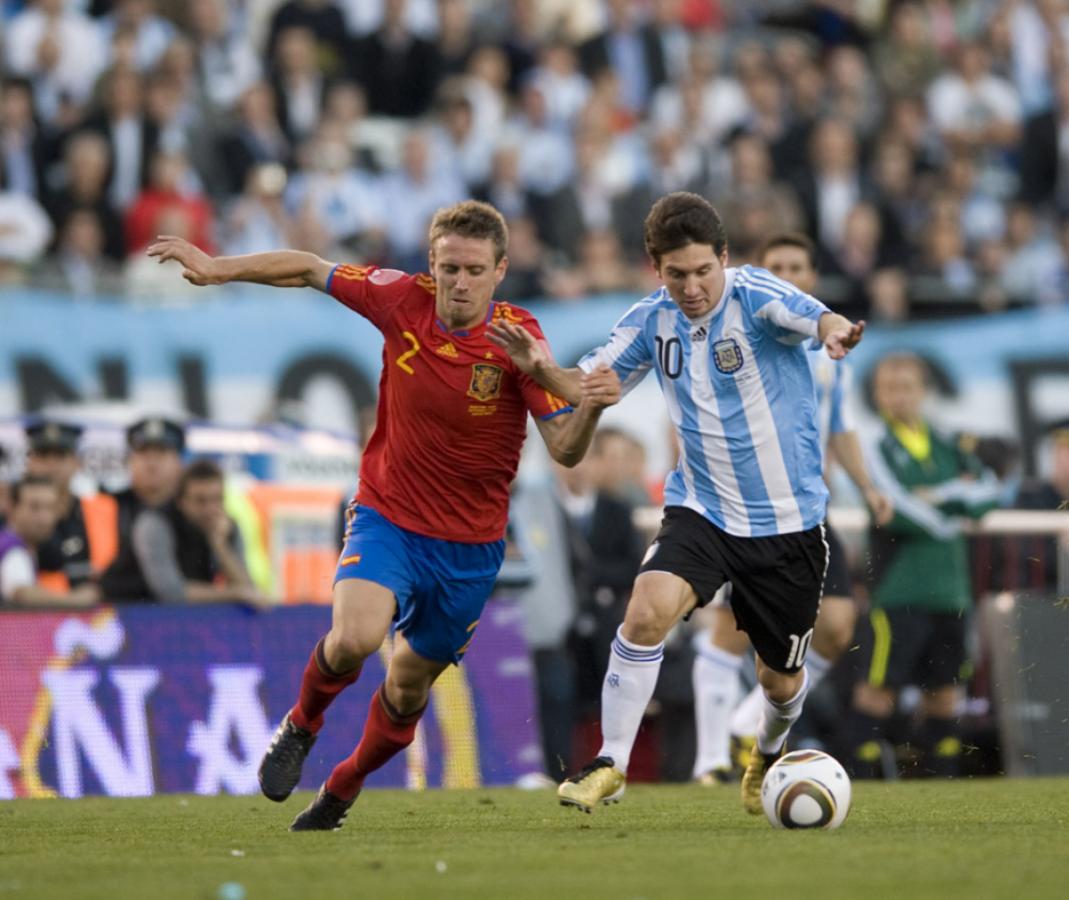 Imagen ANTE ESPAÑA, Messi convirtió uno de sus 16 goles en la Selección Mayor, número valorable para un jugador de 23 años.