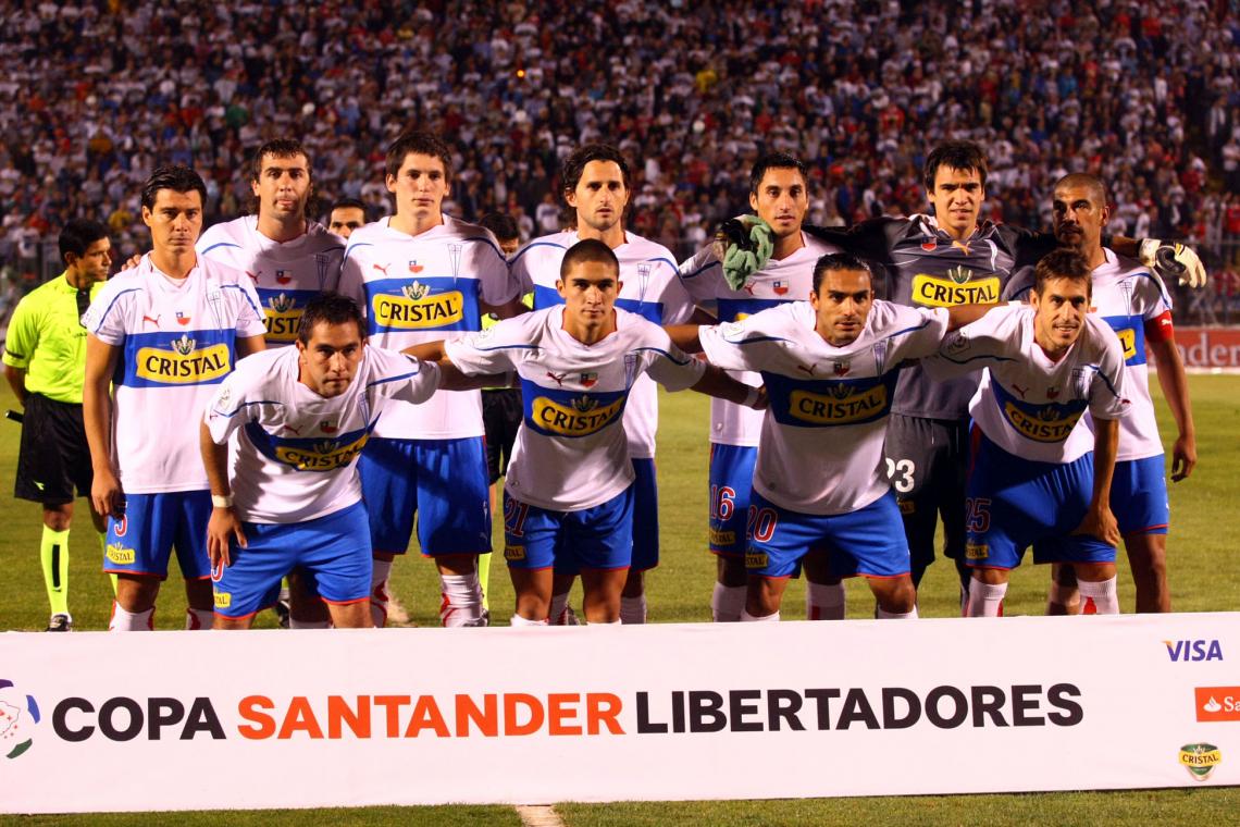 Imagen La U. Católica, con el uniforme alternativo o con el titular; lo que no cambia es el acento argentino, como en la época de Gorosito y Acosta.