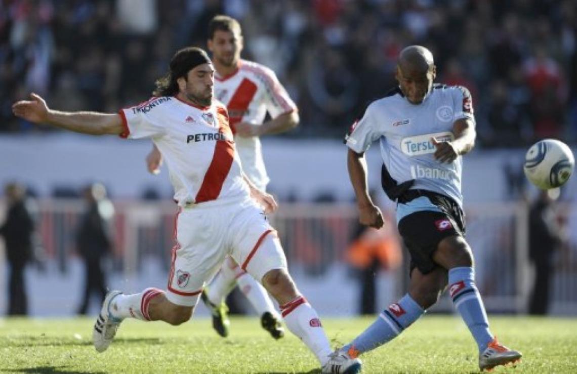 Imagen PAVONE luchó, metió y hasta hizo un gol, pero erró un penal clave.