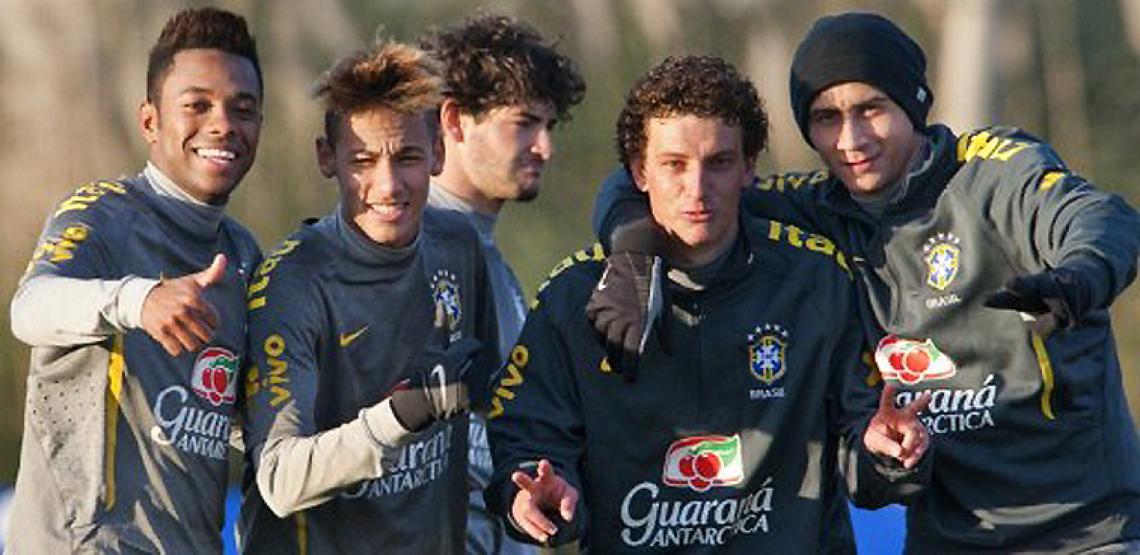 Imagen Robinho, Pato, Ganso, Elano y Neymar, los 5 fantásticos de Brasil en busca de la Copa América (AFP).