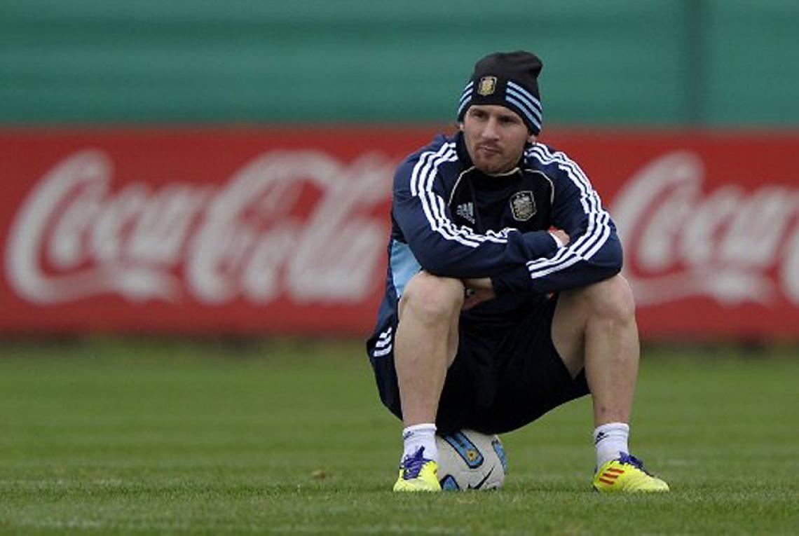 Imagen EN SOLEDAD. Messi no la está pasando bien. (AFP)