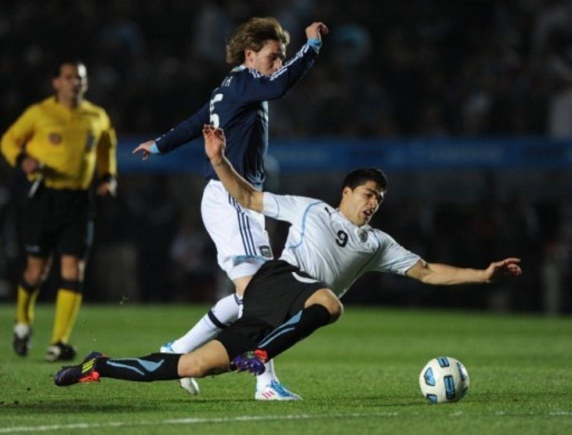 Imagen LUIS SUAREZ fue un león. Peleó, corrió, encaró y jugó. (AFP)