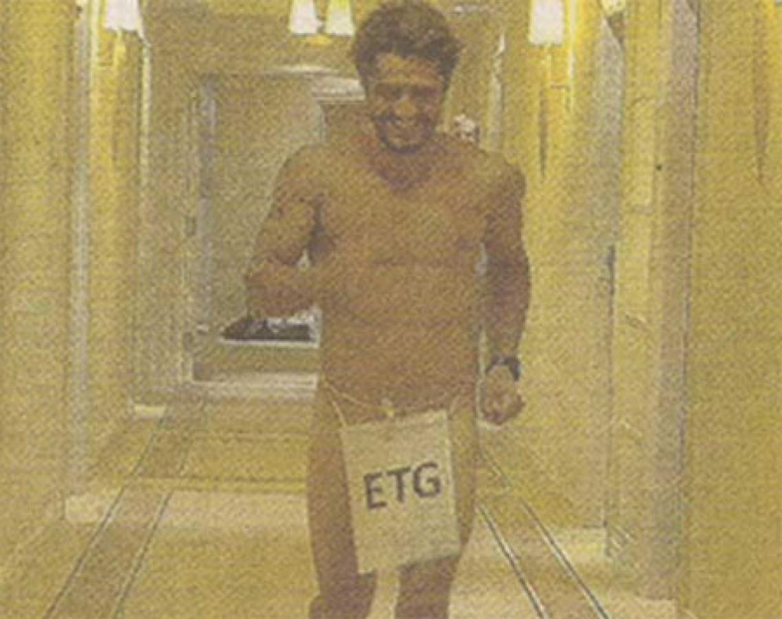 Imagen HOMBRE DE PALABRA. Lizarazu cumple la apuesta y corre desnudo por el hotel, tras el ascenso del Evian a la Ligue 1.
