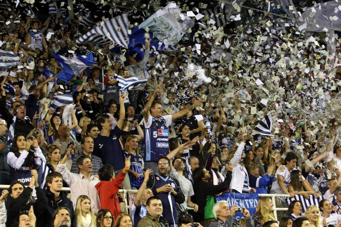 Imagen LA HINCHADA. 9.000 personas colmaron la noche de la final.