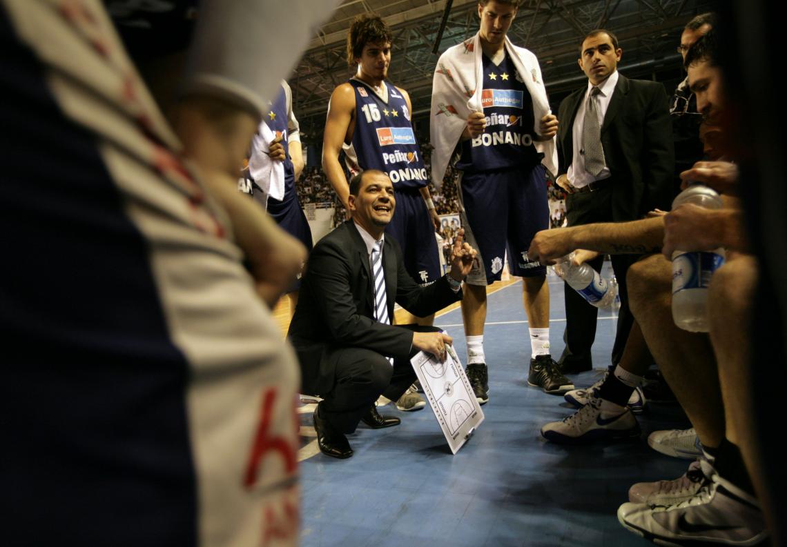 Imagen SERGIO HERNANDEZ. Es el entrenador más campeón de la Liga con 5 títulos.