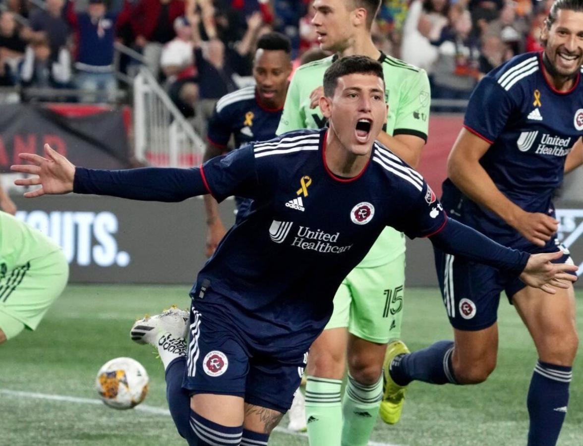 Imagen Chancalay y su festejo de gol con la camiseta de New England.