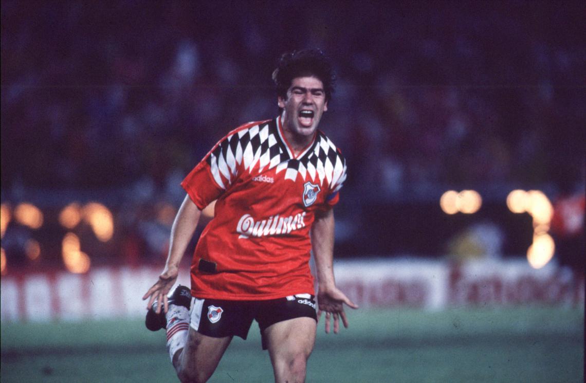 Imagen GOL A VELEZ, para triunfar en el Apertura 96. También le metió al San Pablo para ganar la Supercopa 97.