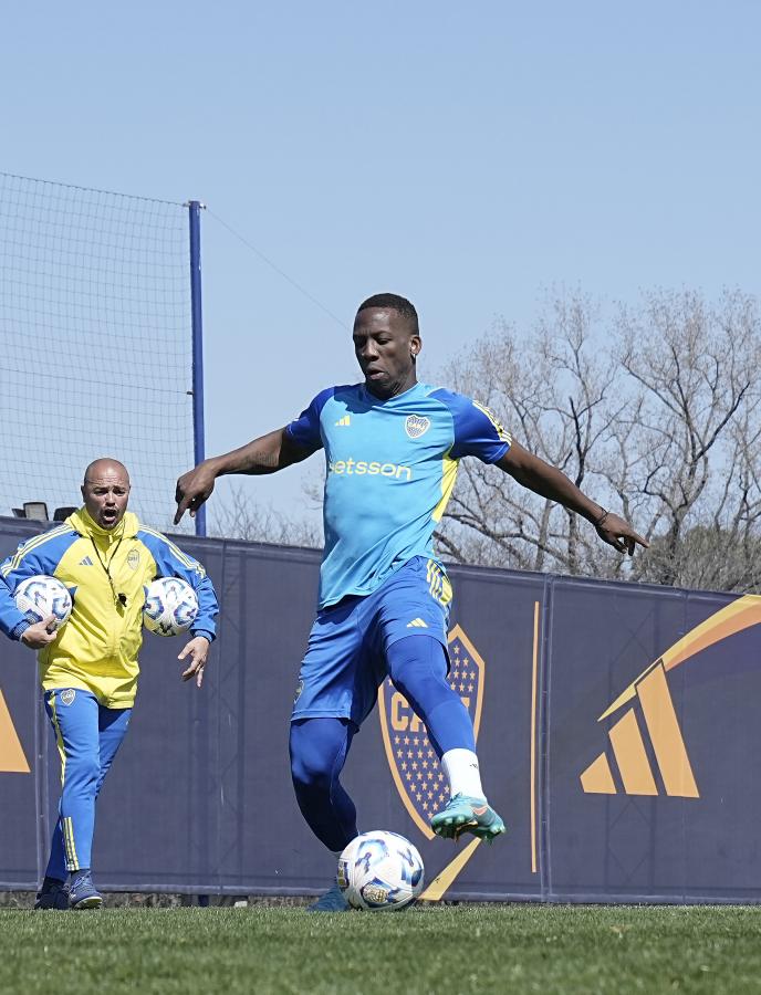 Imagen Luis Advíncula está recuperado y será titular.