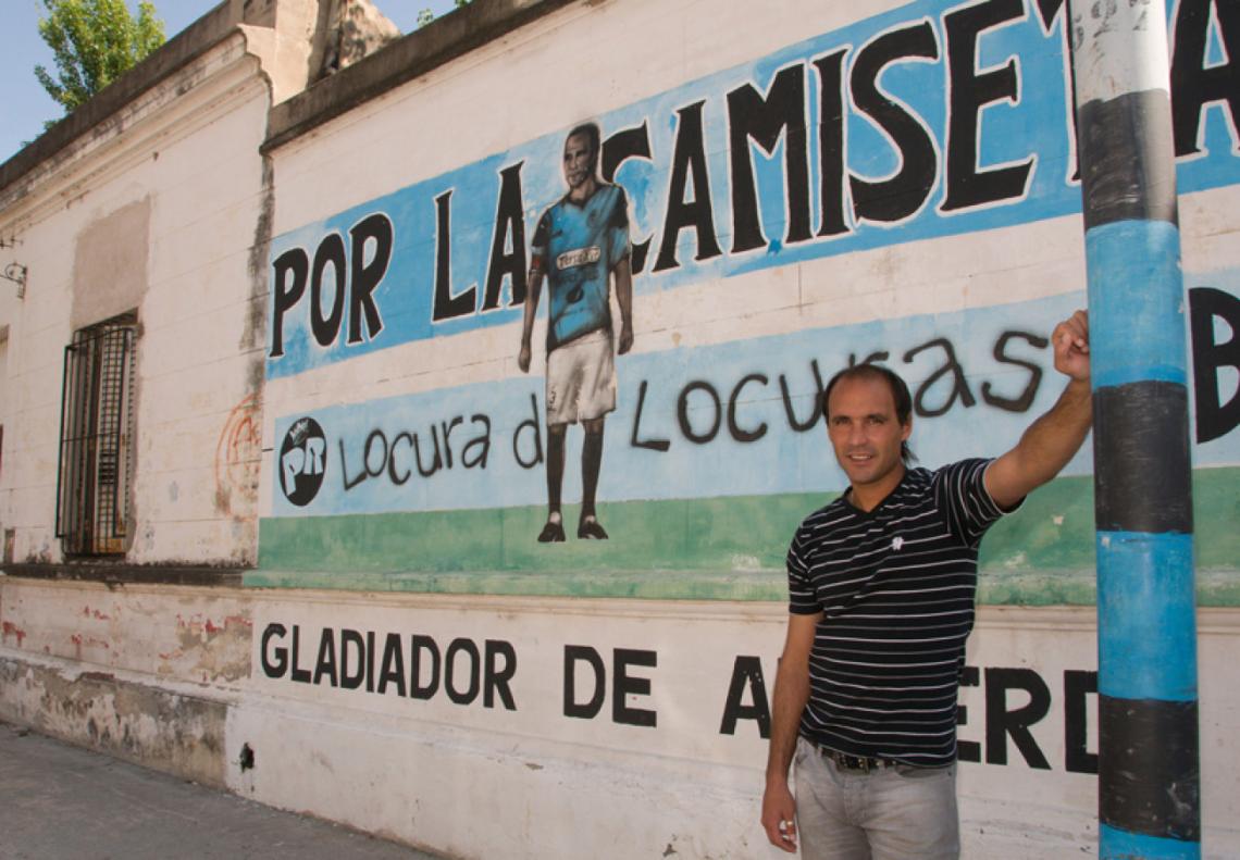 Imagen LA HINCHADA de Belgrano le dedicó un mual a Turus, "El Gladiador de Alberdi".