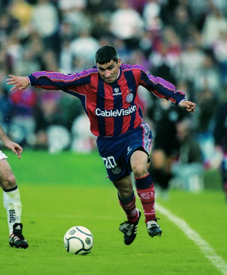 Imagen EL BETO ACOSTA, la leyenda goleadora de San Lorenzo de Almagro.