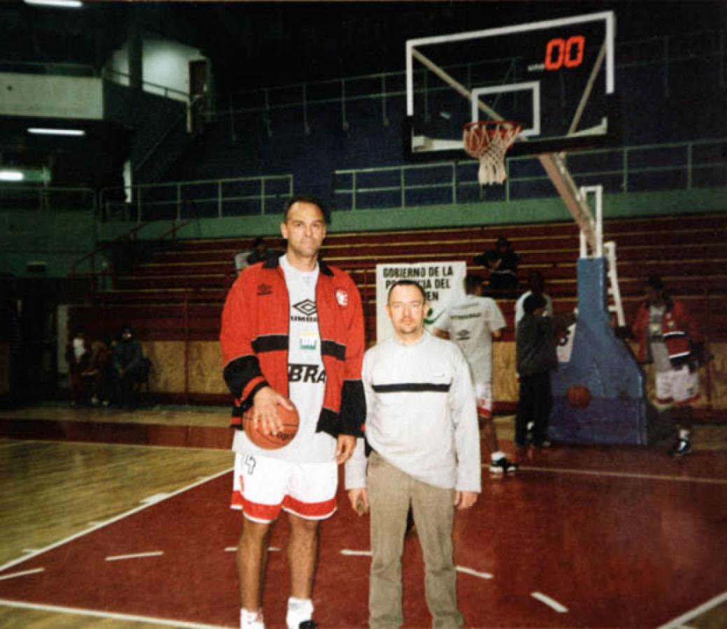 Imagen FOTO junto a la Leyenda brasileña Oscar Schmidt