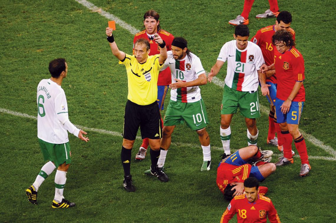 Imagen MUNDIALISTA. Dirigió 4 partidos en 2010, entre ellos el duro España - Portugal. Roja a Ricardo Costa-