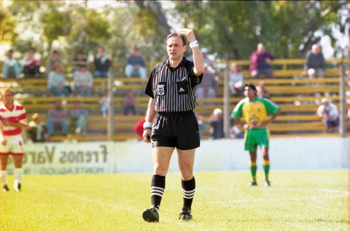 Imagen SUS COMIENZOS en una cancha del Ascenso.