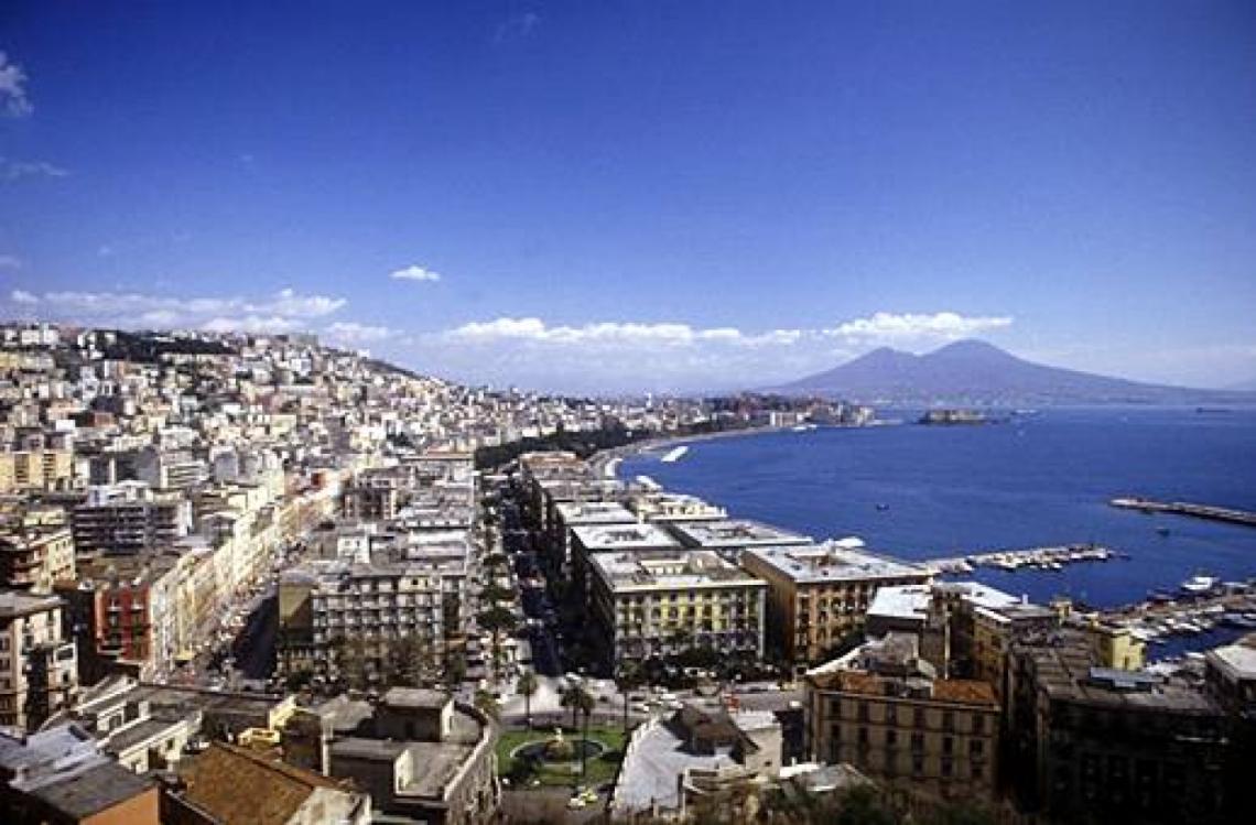 Imagen EL CALIFICATIVO a los naturales de Nápoles apunta a una referencia escatológica y marca la clara discriminación de los del Norte para con los del Sur.